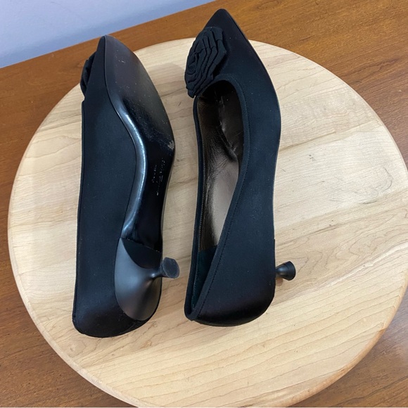Salvatore Ferragamo Boutique Black Satin Leather Flower Pumps Heels Sz 9.5 B Y2K - Picture 11 of 13